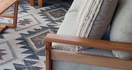 Boutique 1 bedroom apartment with 24 hour security centrally located