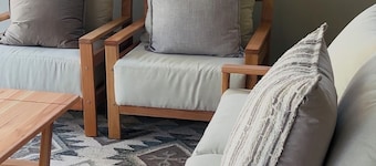 Boutique 1 bedroom apartment with 24 hour security centrally located