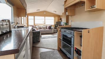 Dishwasher, cookware/dishes/utensils