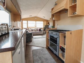 Astianpesukone, keittoastiat/astiat/ruokailuvälineet