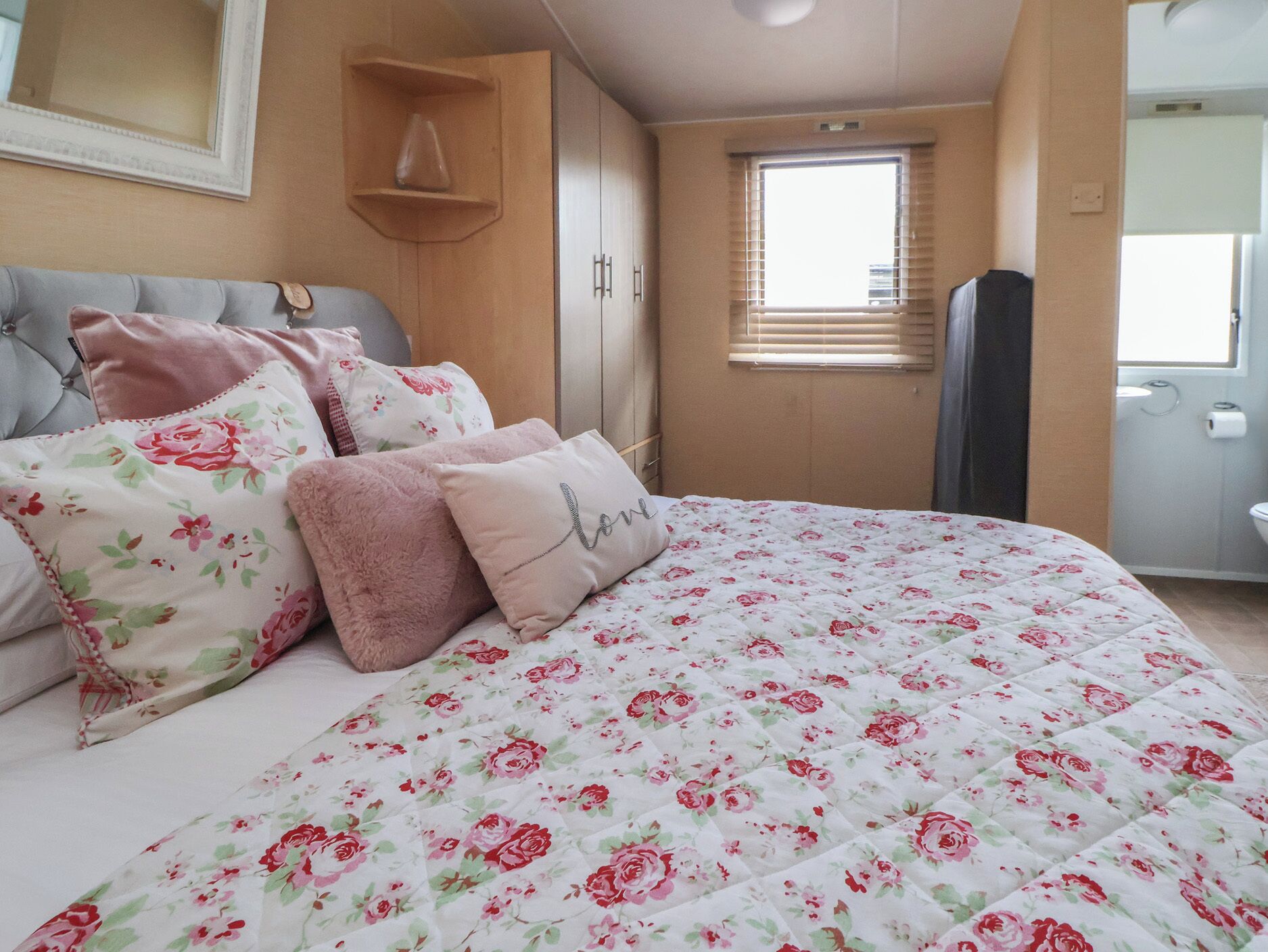 2 ห้องนอน, ห้องพักตกแต่งอย่างมีเอกลักษณ์, ตกแต่งพิเศษโดยเฉพาะ, Wi-Fi ฟรี