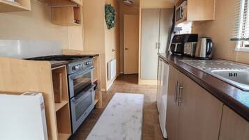 Dishwasher, cookware/dishes/utensils