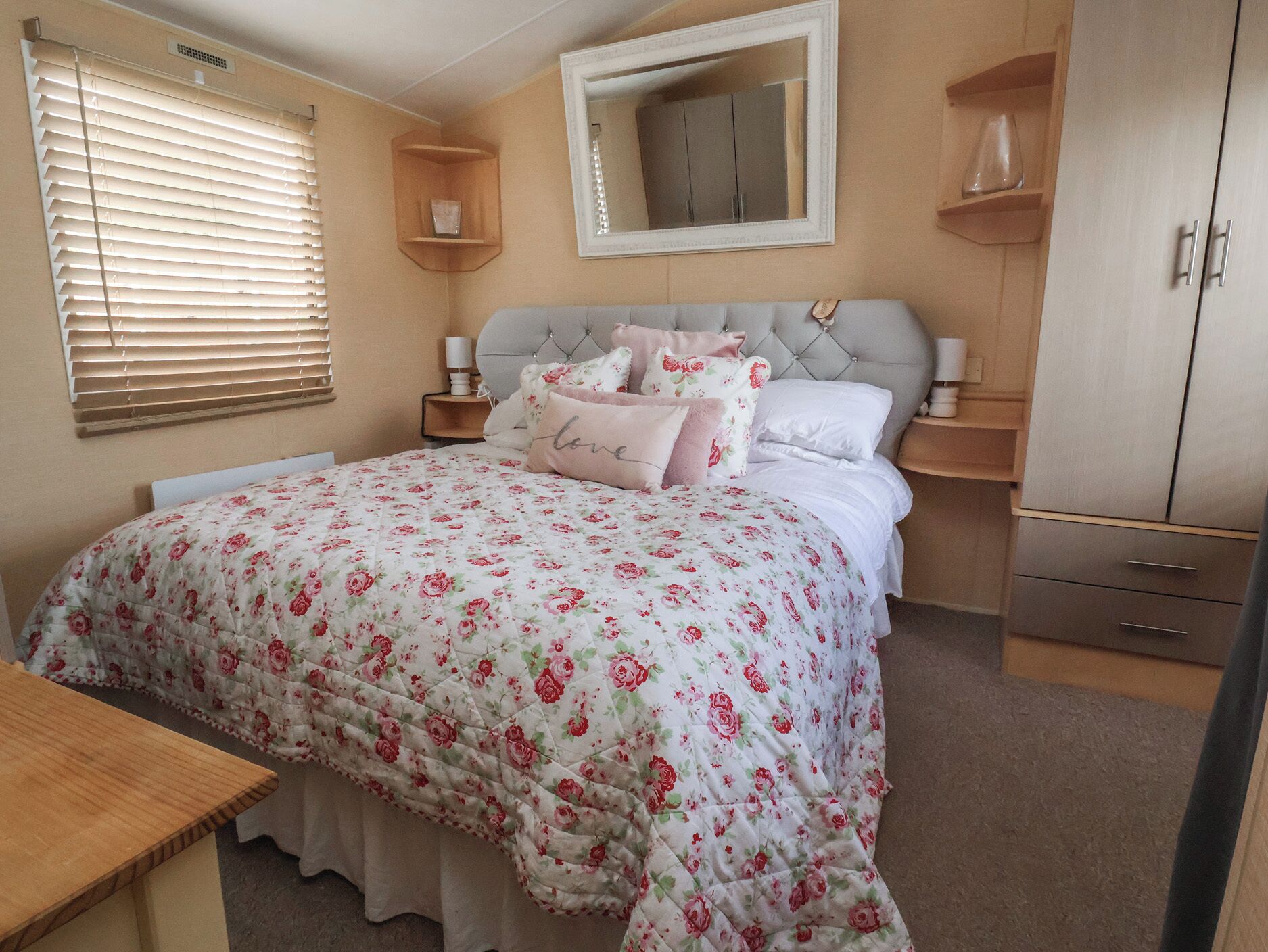 2 bedrooms, individually decorated, individually furnished, free WiFi