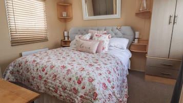 2 bedrooms, individually decorated, individually furnished, free WiFi