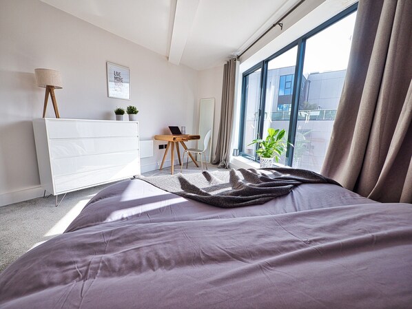 2 bedrooms, iron/ironing board, WiFi