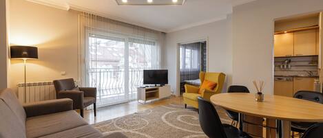 Appartement, balcon, vue ville | Coin séjour