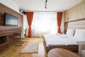 Studio Suite, City View