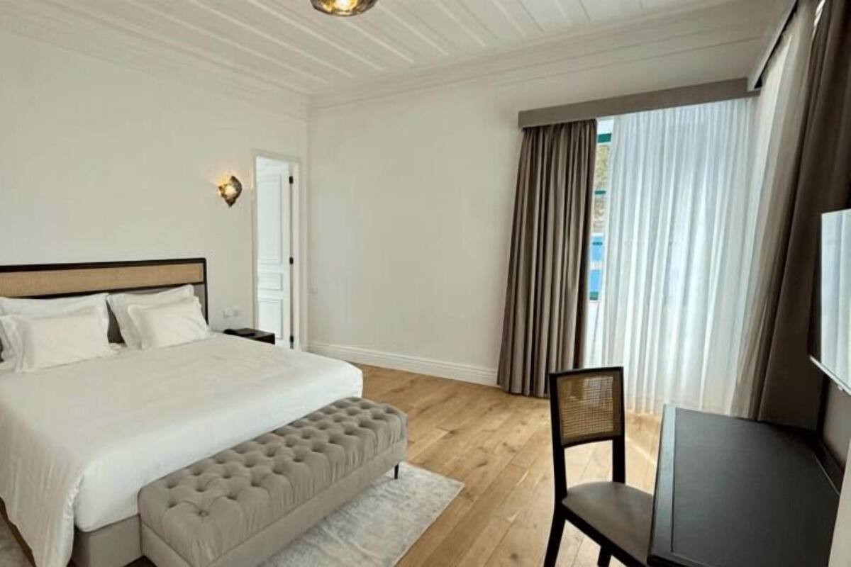 Kamar Double Standar | Brankas dan Wi-Fi gratis