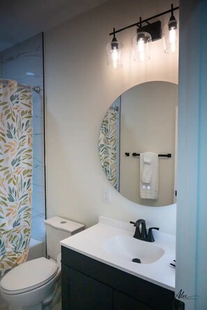 Dusche, Handtücher, Seife, Toilettenpapier