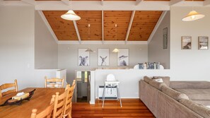 Interior - Dragonfly Beach House (Sunderland Bay)