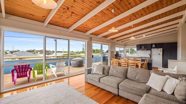 TV, fireplace, DVD player, books