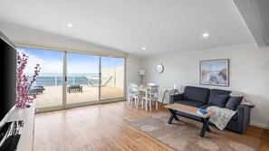 TV, DVD player, books - Rhyll Seaside Penthouse (Rhyll)