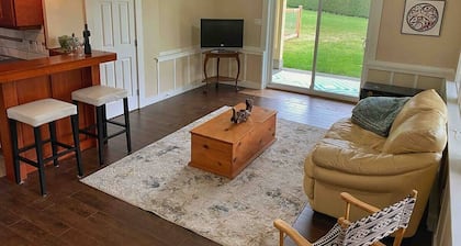 Stylish West Coast King Suite B&B