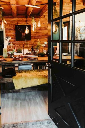 Dining - Unique Emerald Gabel Cabin (Salem)