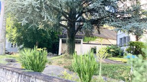 Shared Dormitory, 1 Bedroom, Smoking, Balcony | Garden