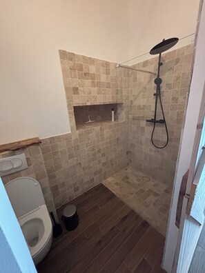 Dusche, Handtücher, Seife, Toilettenpapier