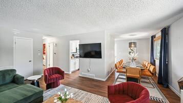 電視、壁爐、乒乓球設施