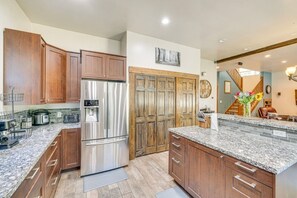 Mikrovågsugn, ugn, spishäll och diskmaskin