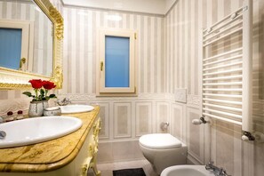 Suite | Bathroom