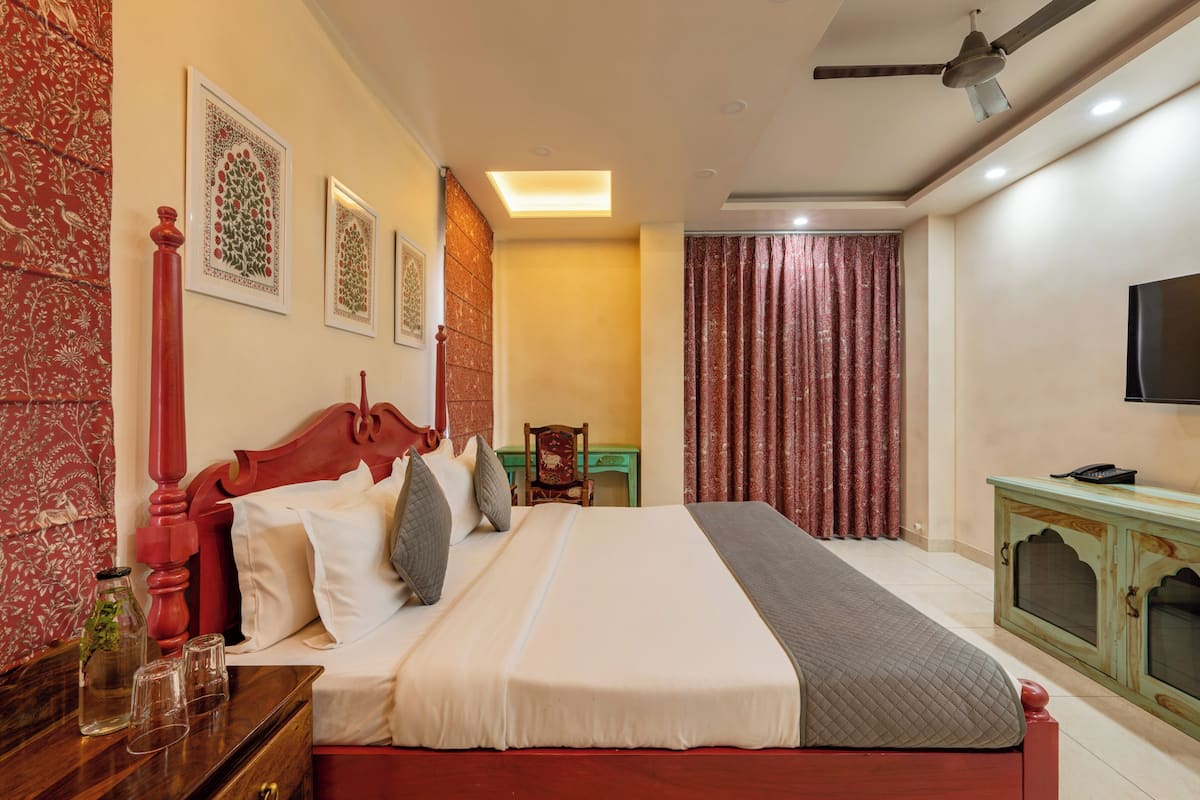 Premium Double Room, Garden View | Iron/ironing board, free WiFi