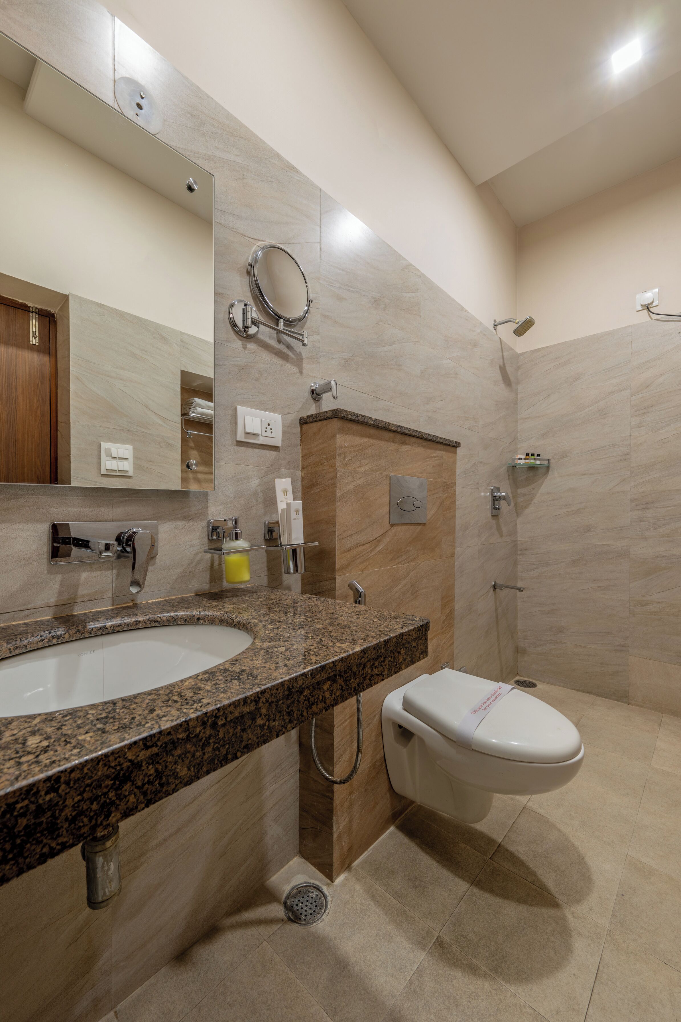 Deluxe Double Room | Bathroom
