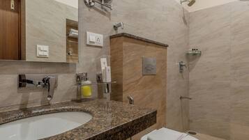 Deluxe Double Room | Bathroom