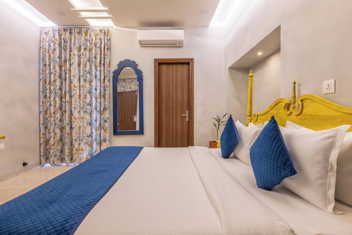 Premium Double Room, Garden View | Iron/ironing board, free WiFi