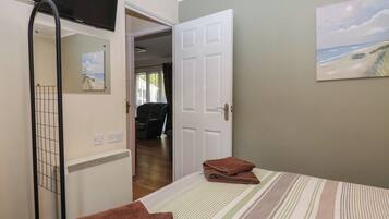 2 bedrooms, individually decorated, individually furnished, free WiFi