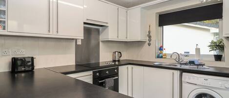 Cookware/dishes/utensils