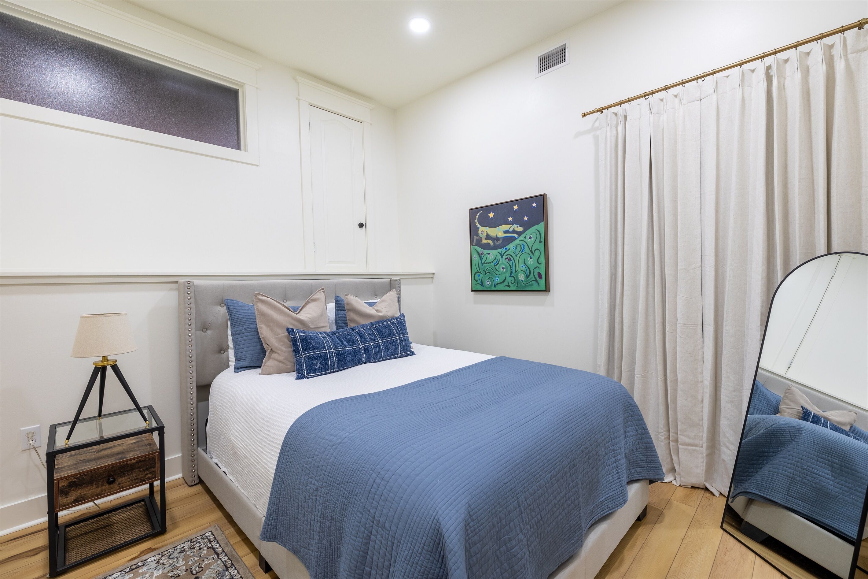 2 chambres, fer et planche à repasser, accès au Wi-Fi (inclus)