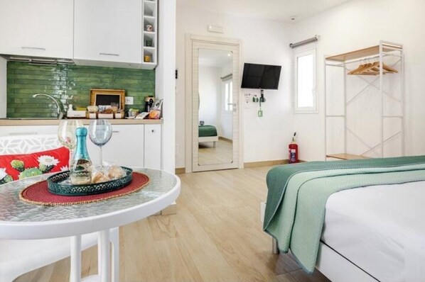 1 bedroom, WiFi, bed sheets