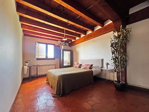 6 bedrooms, bed sheets, wheelchair access - Rural house in the Entrepeñas lake. Ideal for families and friends. (Chillarón del Rey)