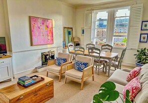 Smart TV - Stylish apartment in upmarket Kensington Olympia (London)