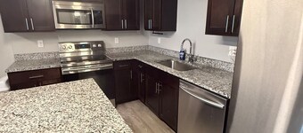 * NEW * 4BR Retreat | Heart of Campus w/ Parking