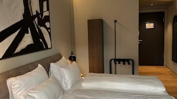 Classic-Doppelzimmer | Hochwertige Bettwaren, kostenloses WLAN, Bettwäsche