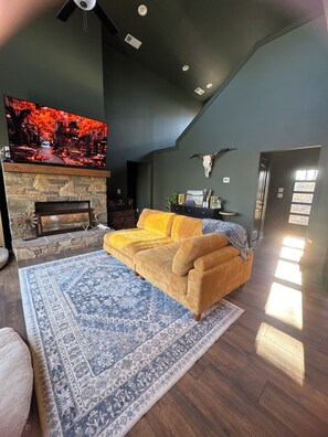 Smart TV, fireplace - Charming Mountain Home- Gather, Relax, Explore (Ranger)