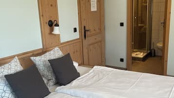 Habitación básica doble de uso individual | Wifi gratis y ropa de cama