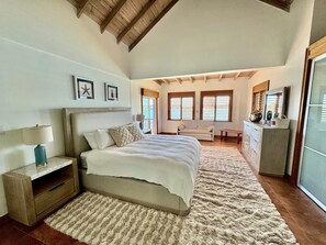 2 bedrooms, iron/ironing board, free WiFi, bed sheets - Stunning Waterfront Retreat (Jolly Harbour)