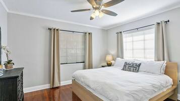 Casa, várias camas, cozinha, vista para o jardim (Downtown Escape) | 3 quartos, individualmente decorados, individualmente mobiliados