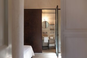 4 chambres, fer et planche à repasser, accès à Internet, literie fournie