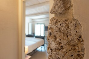 4 bedrooms, iron/ironing board, internet, bed sheets - Villa Edda: with a heated (plunge) pool in the city center of Noto (Noto)