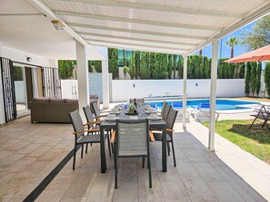 Outdoor dining - Four bedroom villa with private pool, prime location in Riviera del Sol (Mijas Costa)