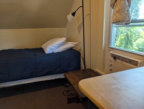 3 室のベッドルーム、WiFi (無料)、ベッドシーツ