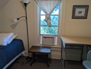 3 bedrooms, internet, bed sheets
