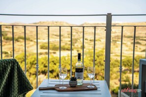 Outdoor dining - Family-Friendly Gozo Escape| Pool, Terrace & BBQ (Ix-Xagħra)