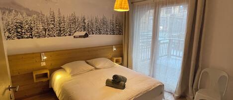 3 chambres, fer et planche à repasser, Wi-Fi gratuit, draps fournis