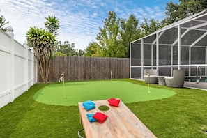 Outdoor dining - Private Pool + Fire Pit + Mini Golf & Luxury Vibes (Clearwater)