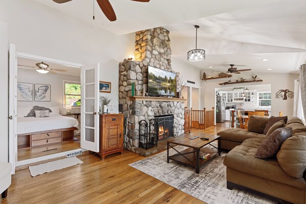 Smart TV, fireplace, offices