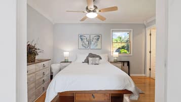 3 bedrooms, desk, iron/ironing board, free WiFi