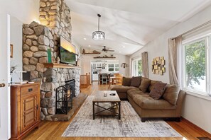 Smart TV, fireplace, offices